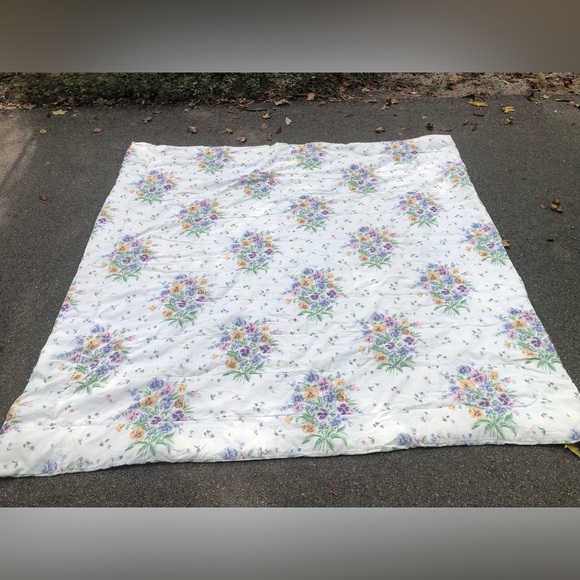 Vtg Comforter Floral White Bed Spread 84 X 84” Colorful Flowers Granny Cottage